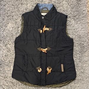 Legendary Whitetails Black Vest with Toggle Closures